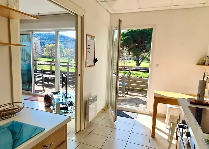 Spacious With Pool Apartman Saint-Raphaël