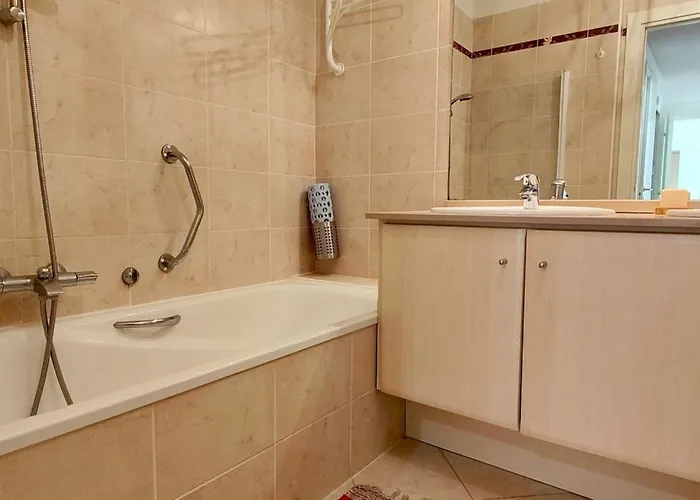 Spacious With Pool Saint-Raphael (Var)