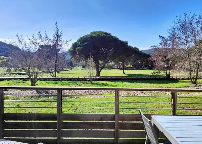 Spacious With Pool Apartmán