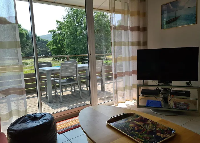 Spacious With Pool * Saint-Raphael (Var)